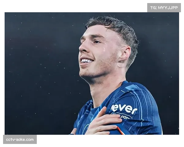 特写镜头：帕尔默助攻后滑跪庆祝，切尔西反超比分